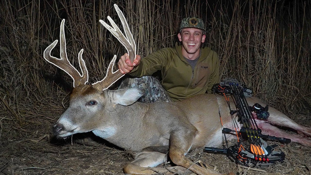 First 30 Minutes Bow Hunting Kansas! *BIG BUCK DOWN