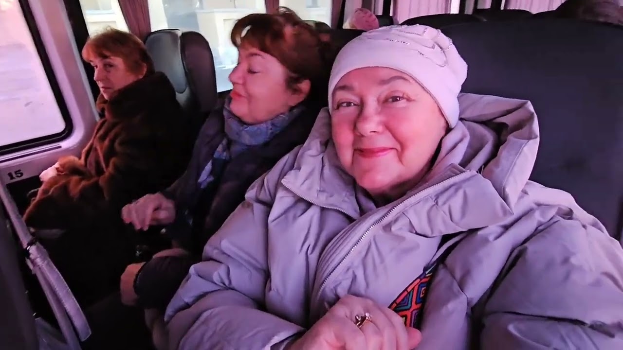 Дворцы Петербурга из окна автобуса. Едем на экскурсию с подругой Натальей.