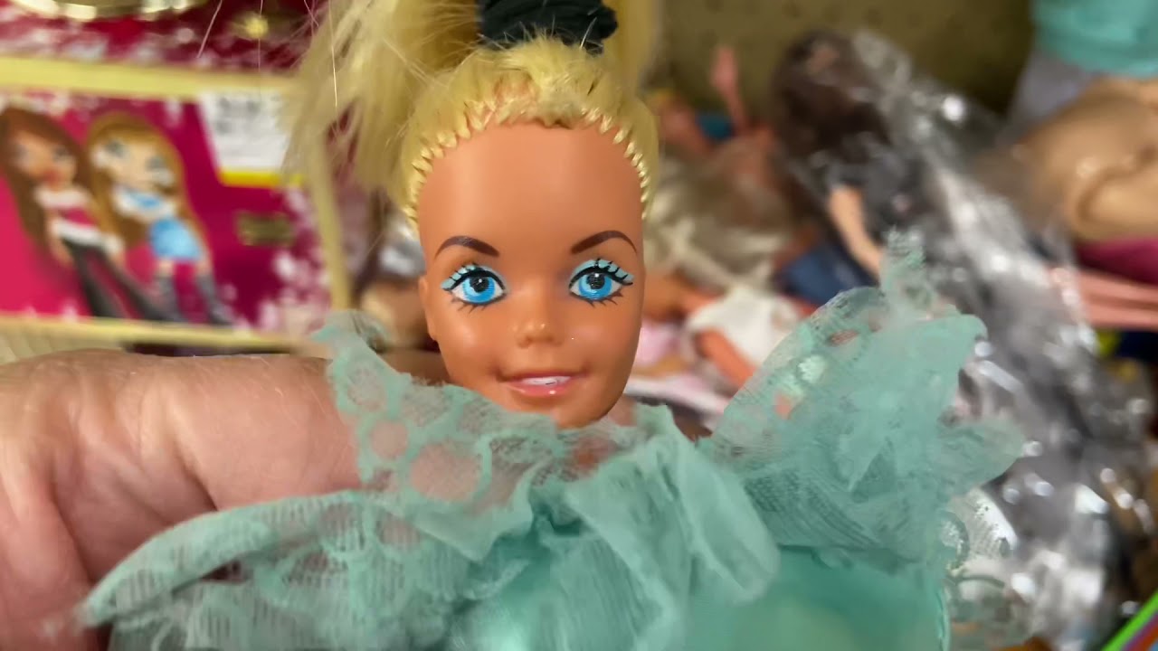 ASMR - LET'S GO THRIFTING FOR VINTAGE BARBIES TODAY - SO RELAXING AND ENJOYABLE DOLL EXPERIENCE!