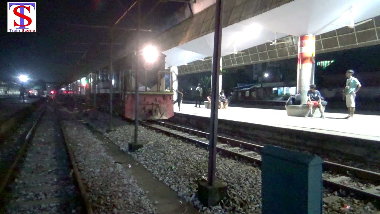 742 no  Chittogram-Dhaka Intercity Turna Express Train in Chittaogram Station