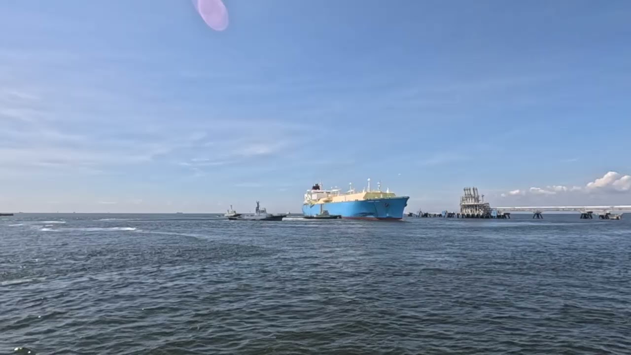 TANGGUH SAGO　離岸・出港　LNGタンカー(Liquefied Natural Gas Tanker )