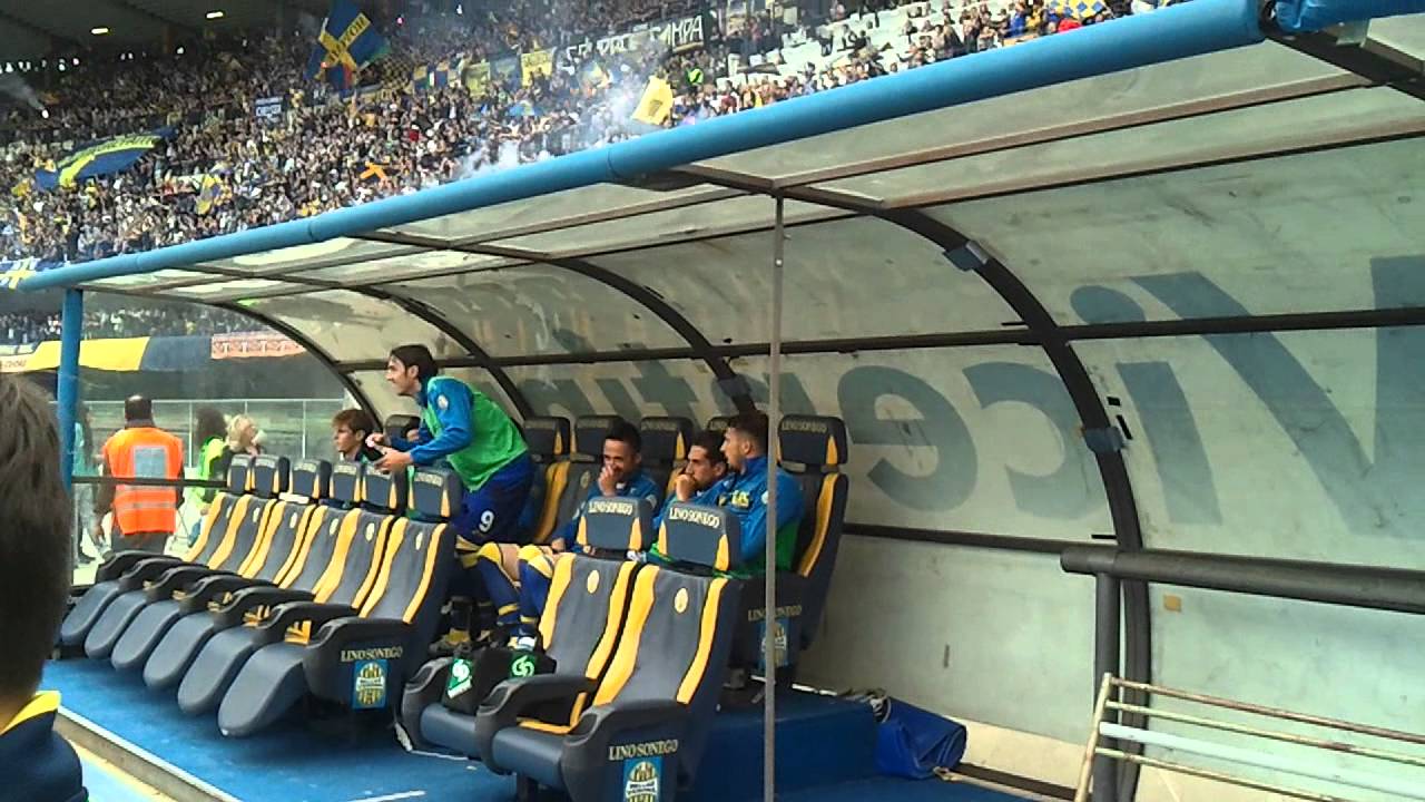 Verona-Empoli ingresso giocatori dal campo