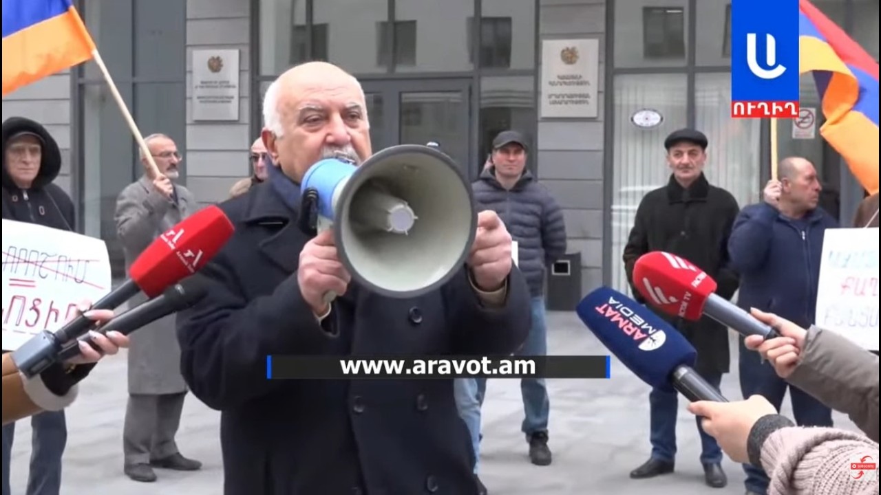 Պարույր Հայրիկյանի բողոքի ակցիան ՀՀ արդարադատության շենքի դիմաց.ՈՒՂԻՂ