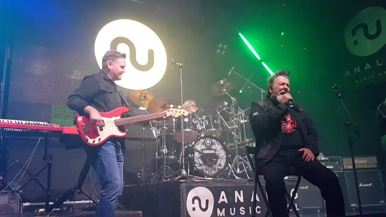 Bulldózer: Éjféli keringő (Analog Music Hall 2025. 03. 22.) - Rózsaszín Bombázók cover
