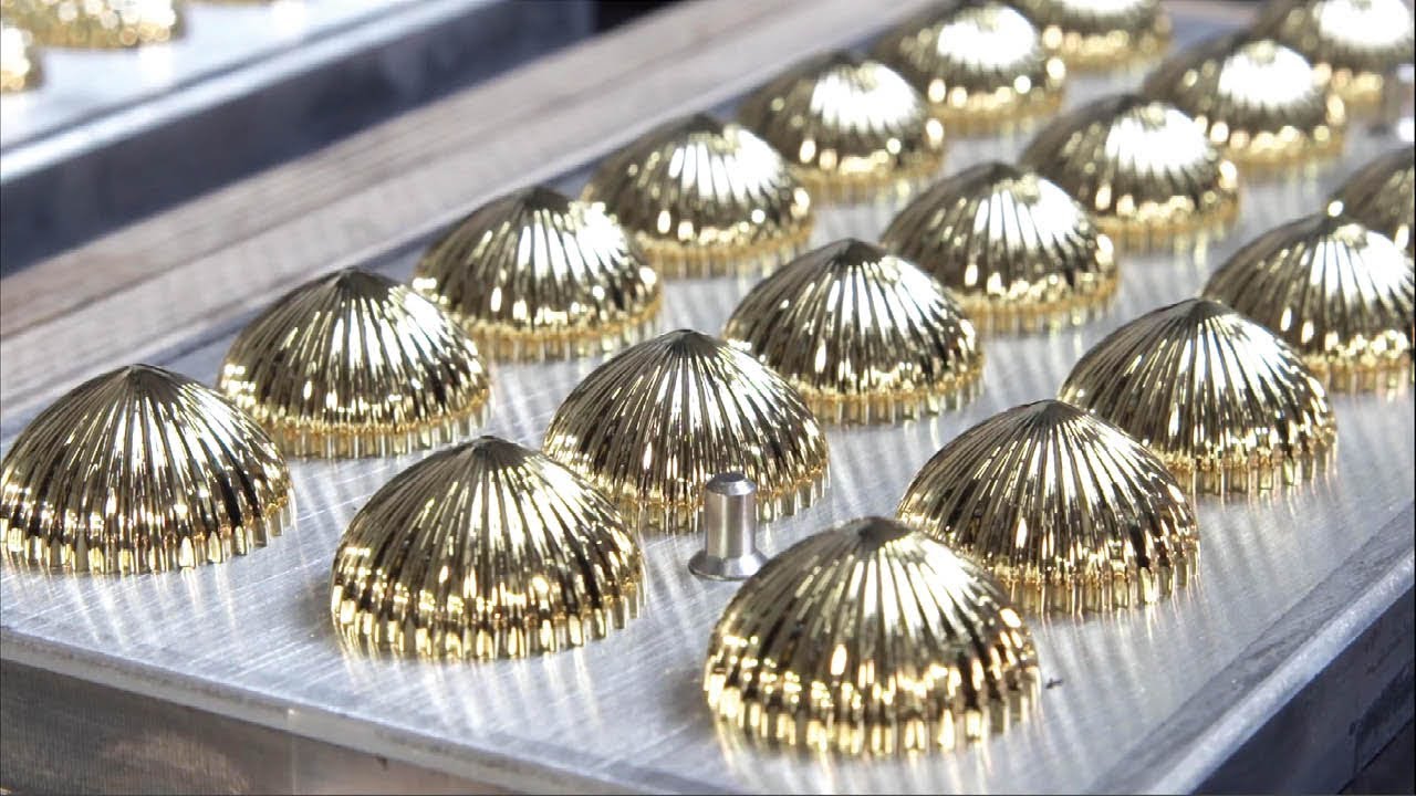 Chocolate World reveals: production of polycarbonate moulds.