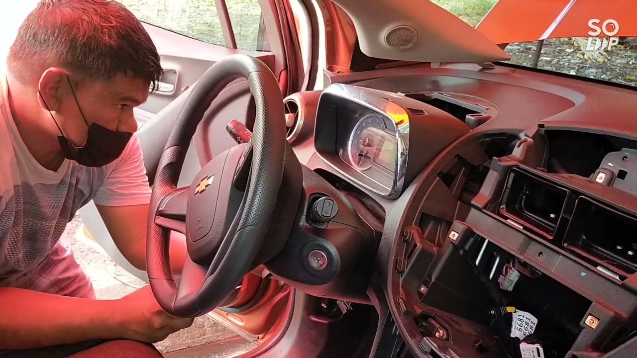 Chevrolet TRAX removing dashboard to replace evaporator.