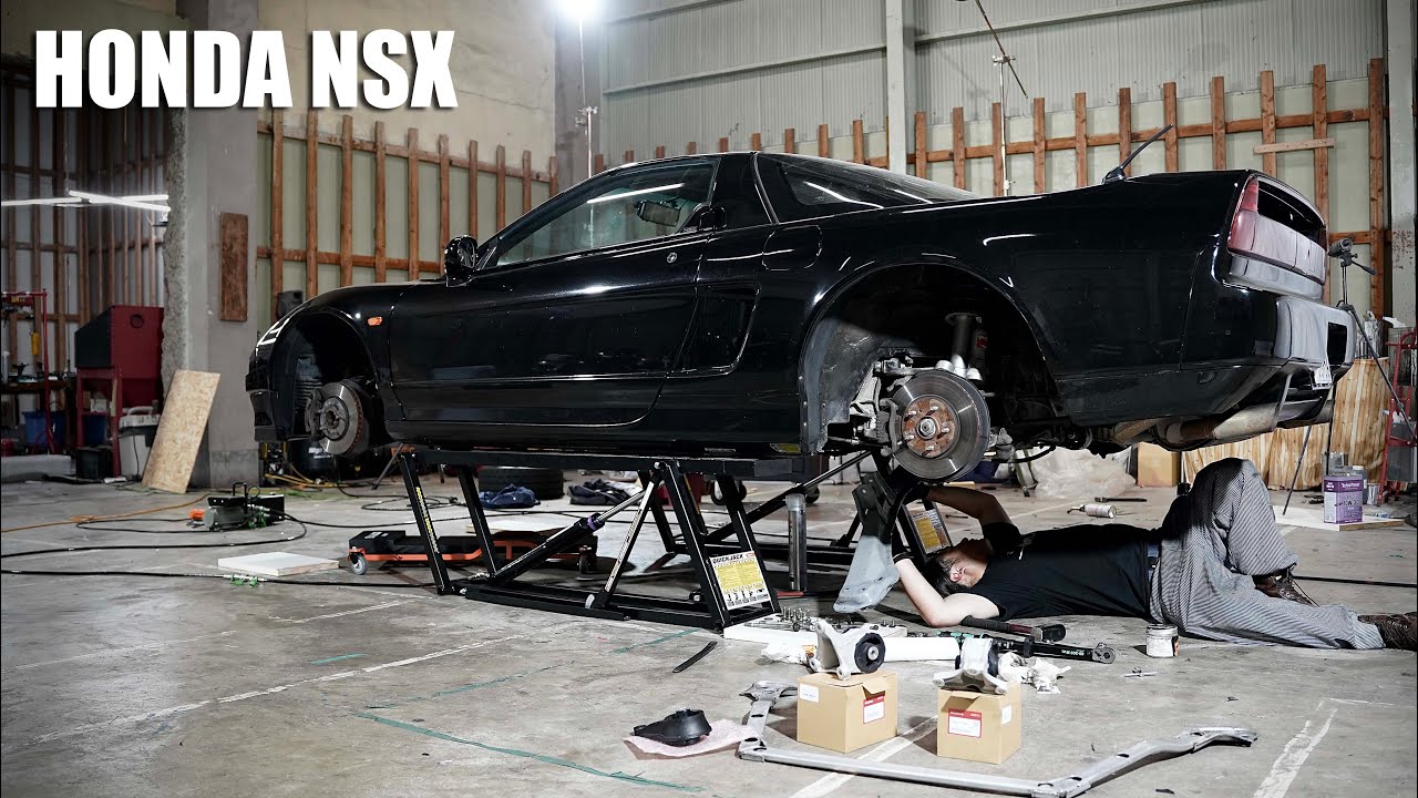走行距離21万km以上のNSXのエンジンマウントを交換する。