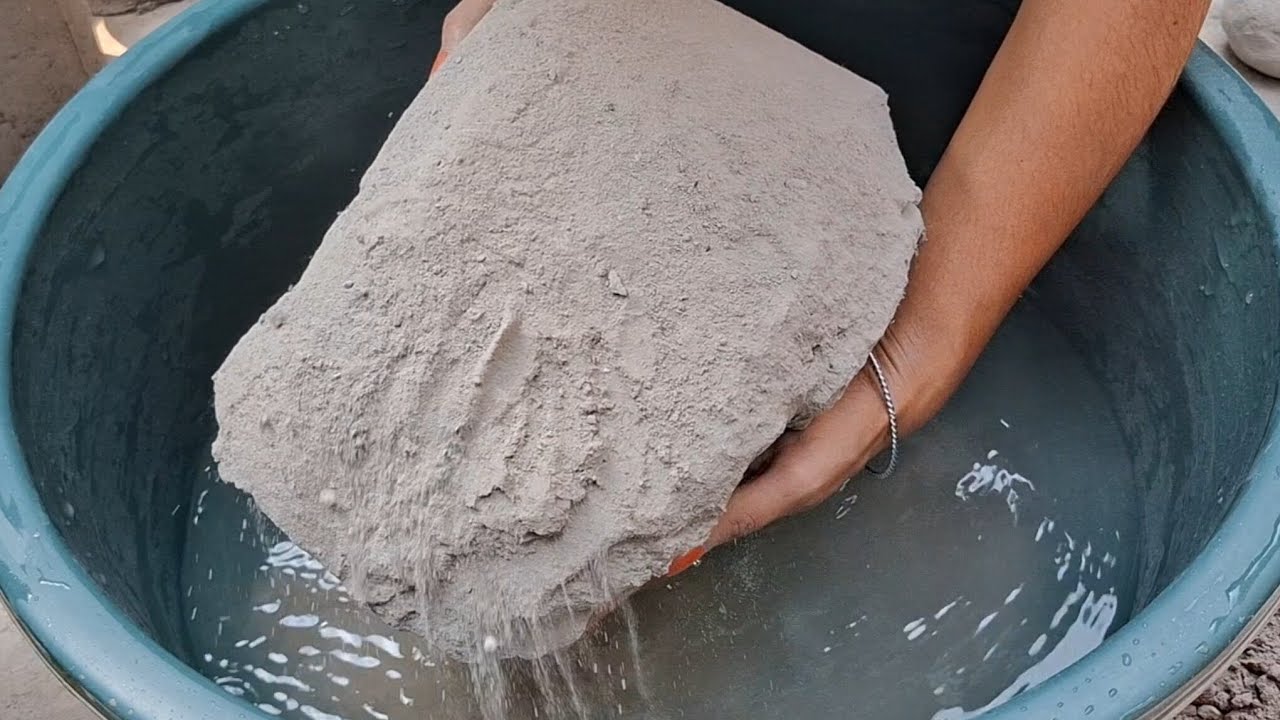 Biggest Chunks Fresh Reused Cement Dipping And Dry Crumbling