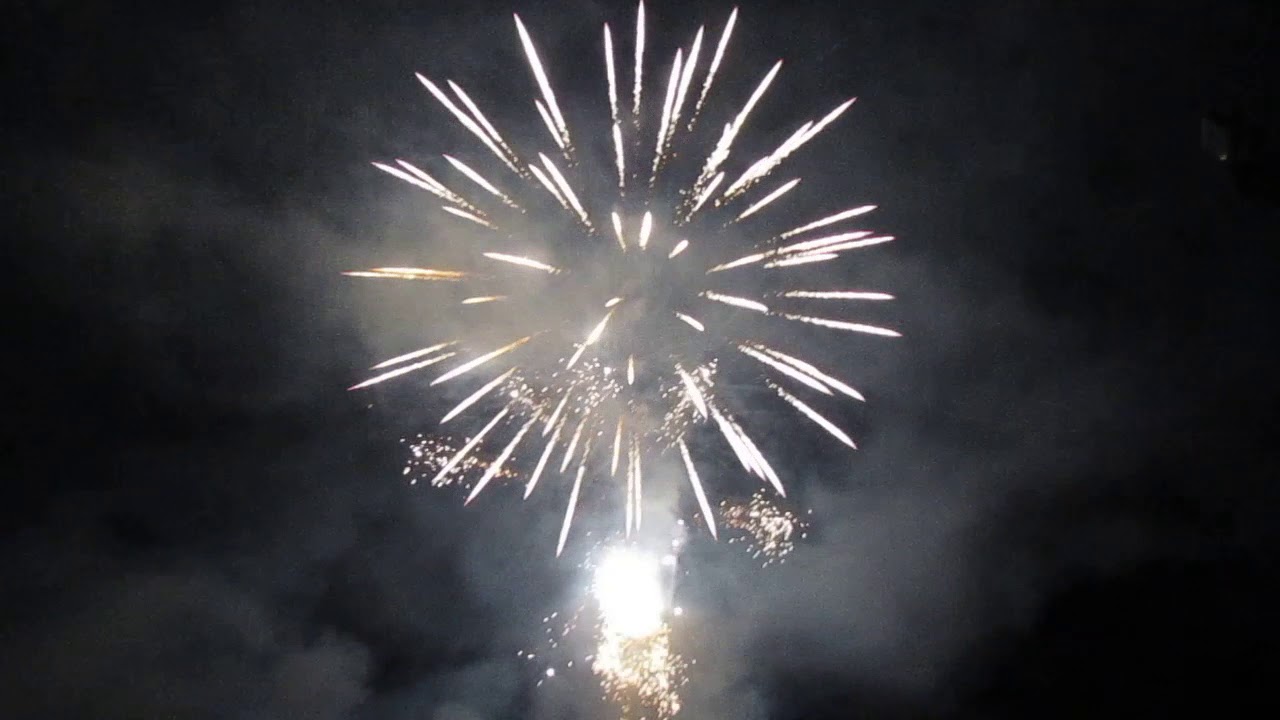 feu d'artifice avec que du johnny hallyday (complet 12mn50) montbard 1/9/2018