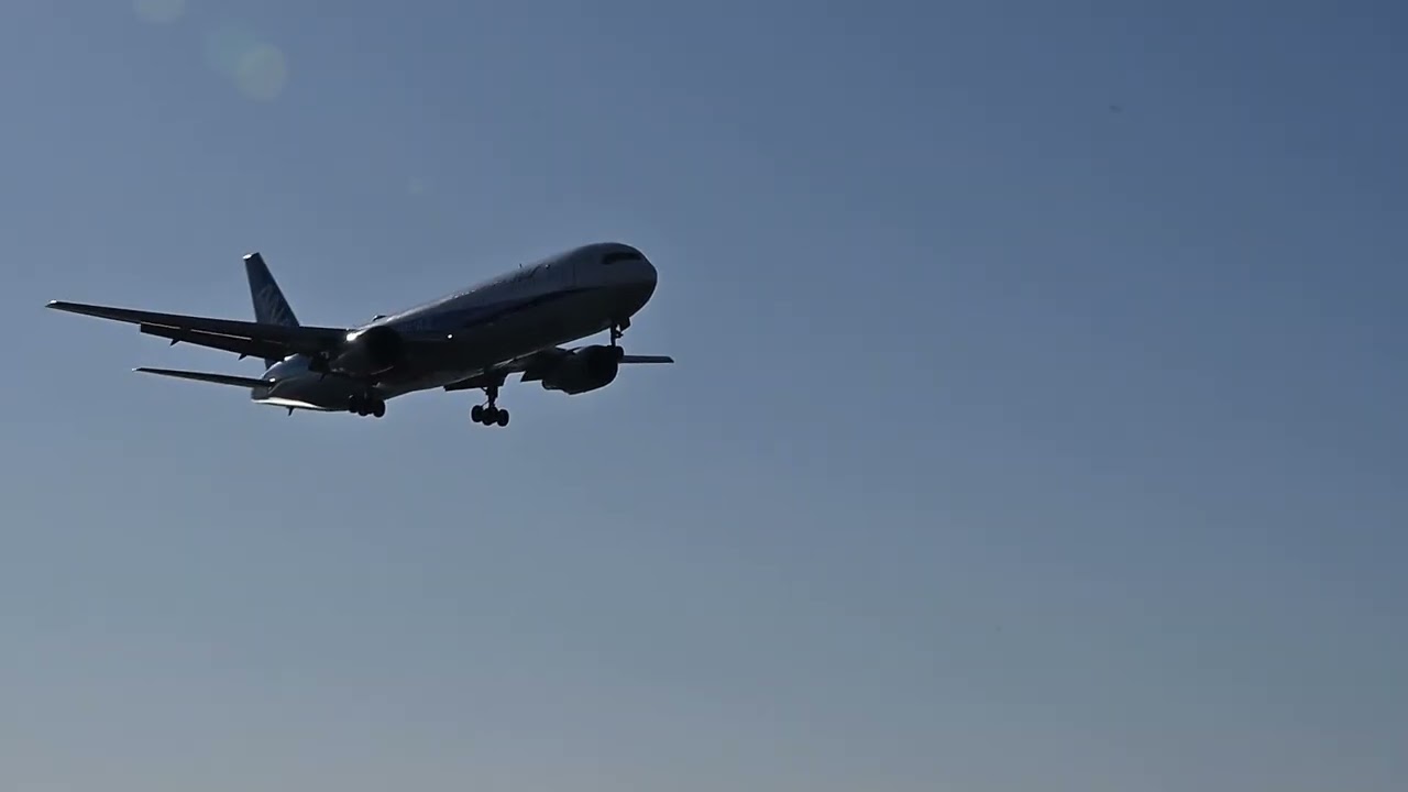 高知空港 着陸(RWY32) Boeing 767-381ER(JA608A)