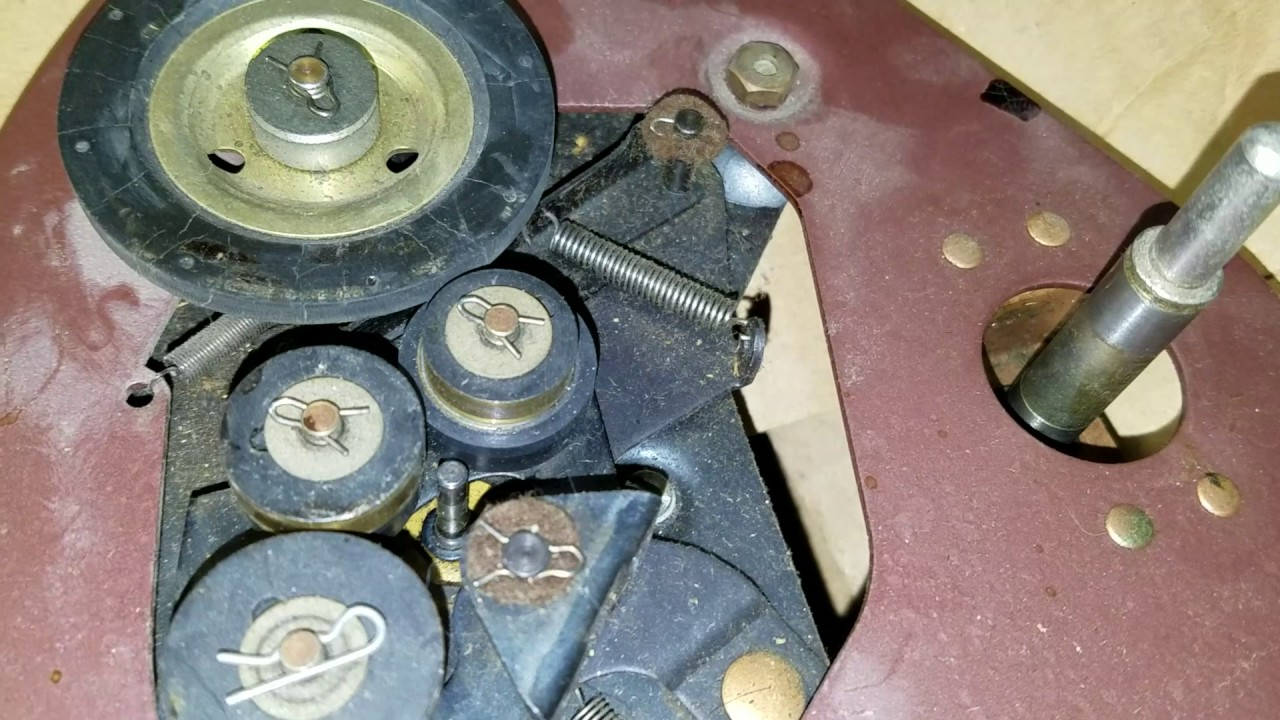 1942 ZENITH 7S682 Radio Phono Part 8 of 20  Record Player Drive Assy