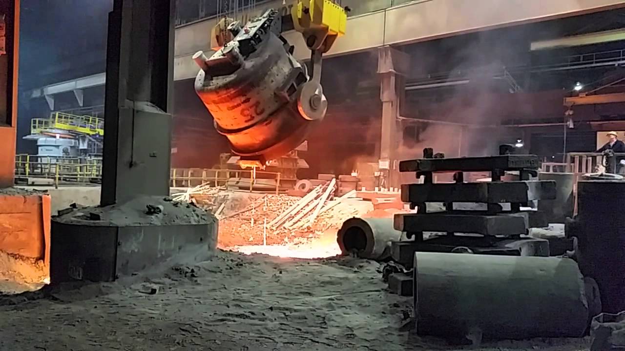 Ladle Crane Pour Out