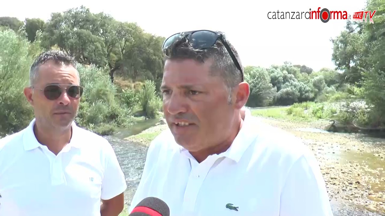 Sversamenti fognari nel Corace, la denuncia di Eugenio Riccio
