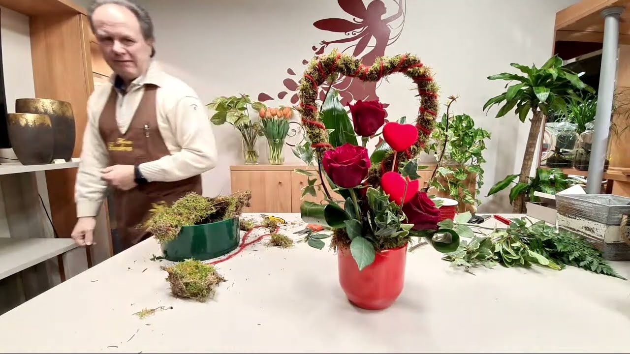 Tutorial composizione con rose rosse per San Valentino - Fiorista Bandera