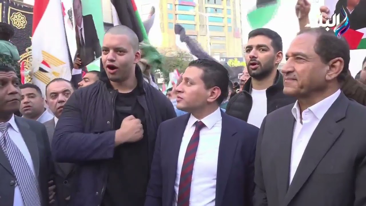 احتشاد المصلين عقب صلاة العيد بمسجد مصطفى محمود لدعم القضية الفلسطينية ورفض التهجير