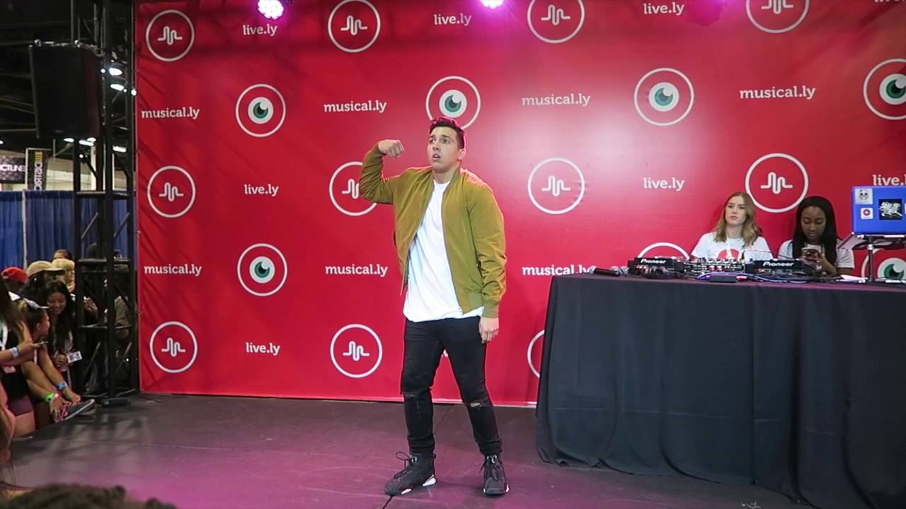 VIDCON 2016 - Musical.ly Performance | COREY SCHERER