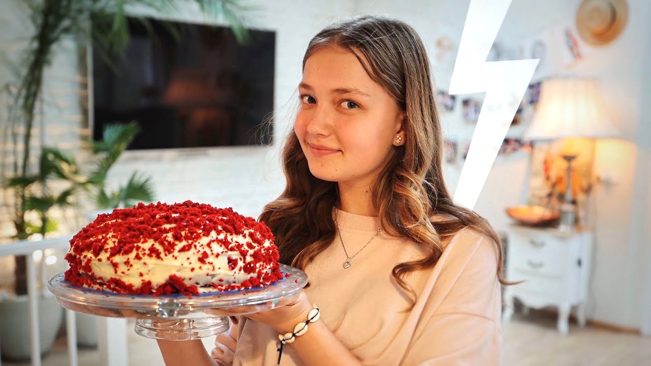🎂 Готовит ТОРТ сама в 13 лет ⋅ Готовится ко дню рождения Скарлетт