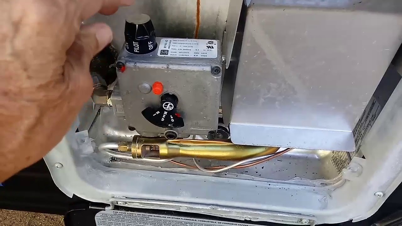 2018 COACHMEN CLIPPER CADET...lighting the hot water heater!!!