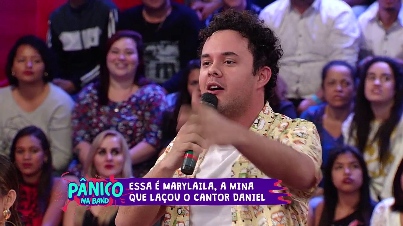AO VIVO: EMILIO É CARREGADO DO PALCO E SAI DE AMBULÂNCIA