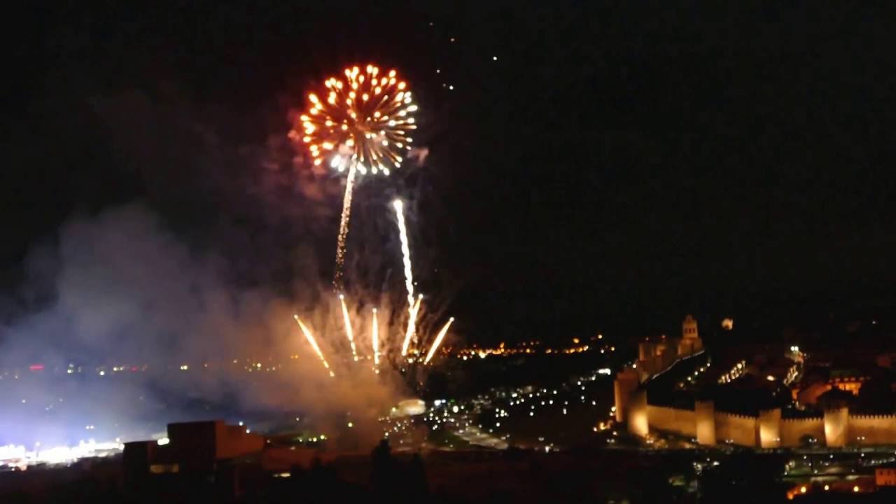 Fuegos artificiales en Ávila