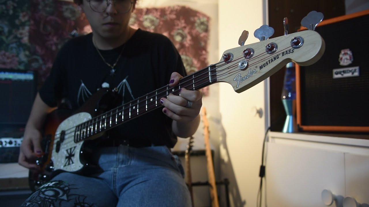 Electro-Harmonix Bass Clone Demo