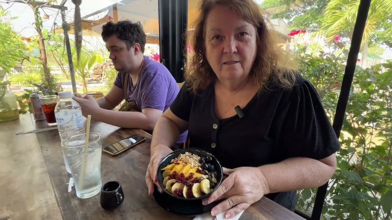 Откройте для себя Parrotdise Caf&eacute; Hua Hin Organic Living & Feathered Friends