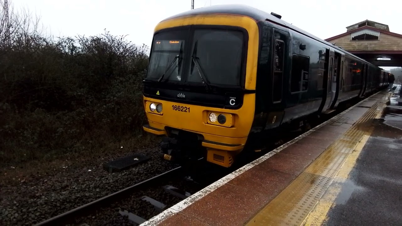 166221 Leaves At Platform 1, Frome (Somerset) (01/02/26)