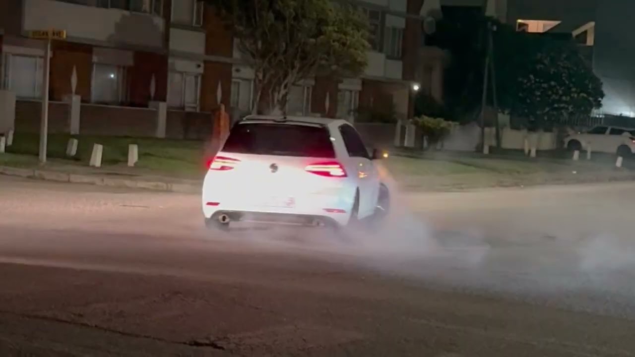 VW Golf 7.5 GTi Spinning vs Golf 7R