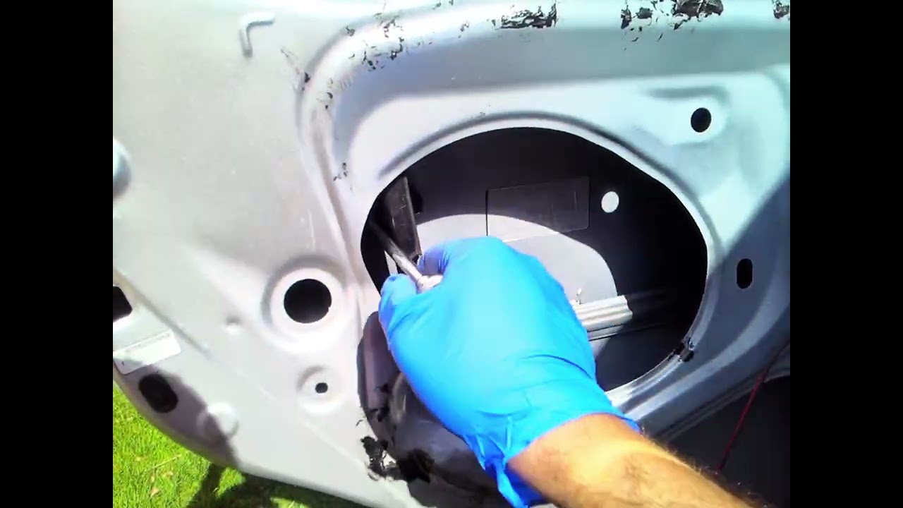 2006-2012 Toyota RAV4 Rear door handle replacement. 