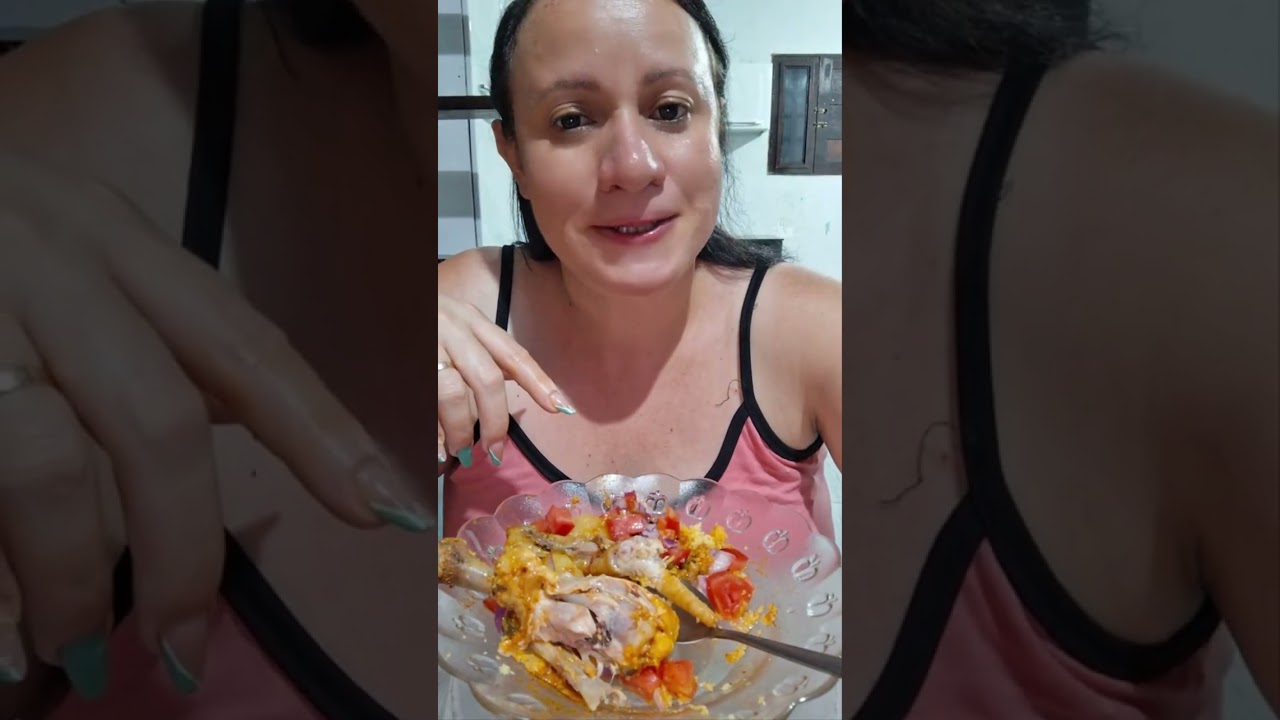A jantinha de hoje é cuscuz com galinha cozida