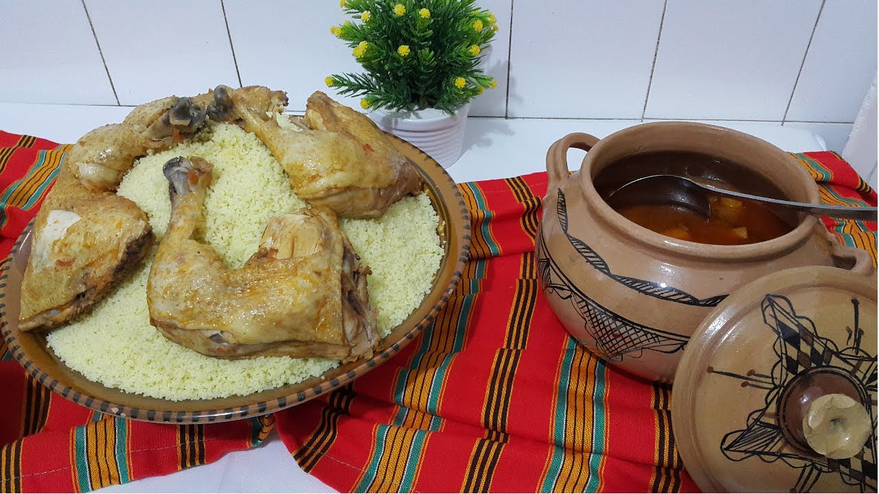 couscous 3achoura  روتيني عاشورة : كسكسي قبائلي  مفتول باليد بالخضر و مرقة حمراء  و البيض  المنفوخ