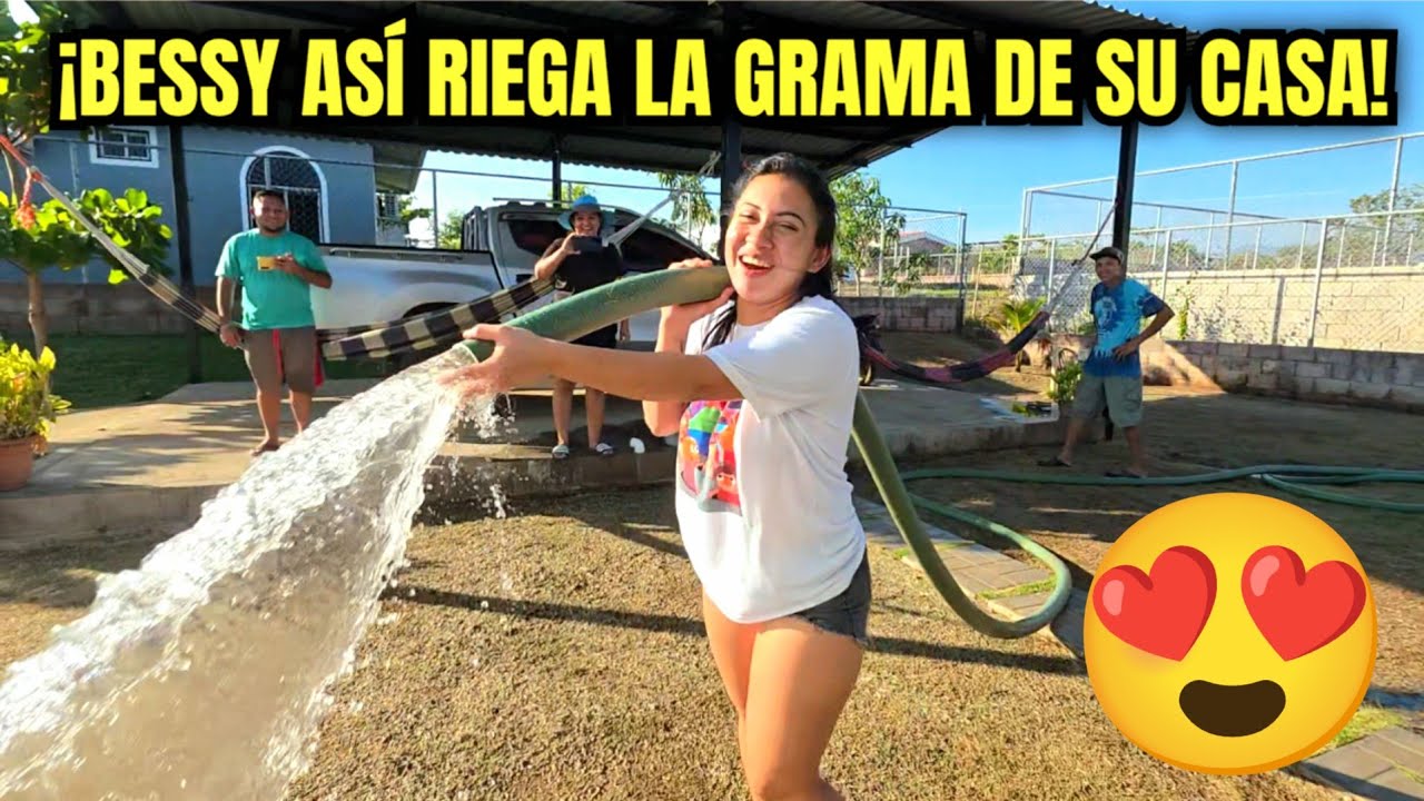 BESSY es toda una experta regando la grama de su casa/ LOS VECINOS 4K la han visitado por esta razón