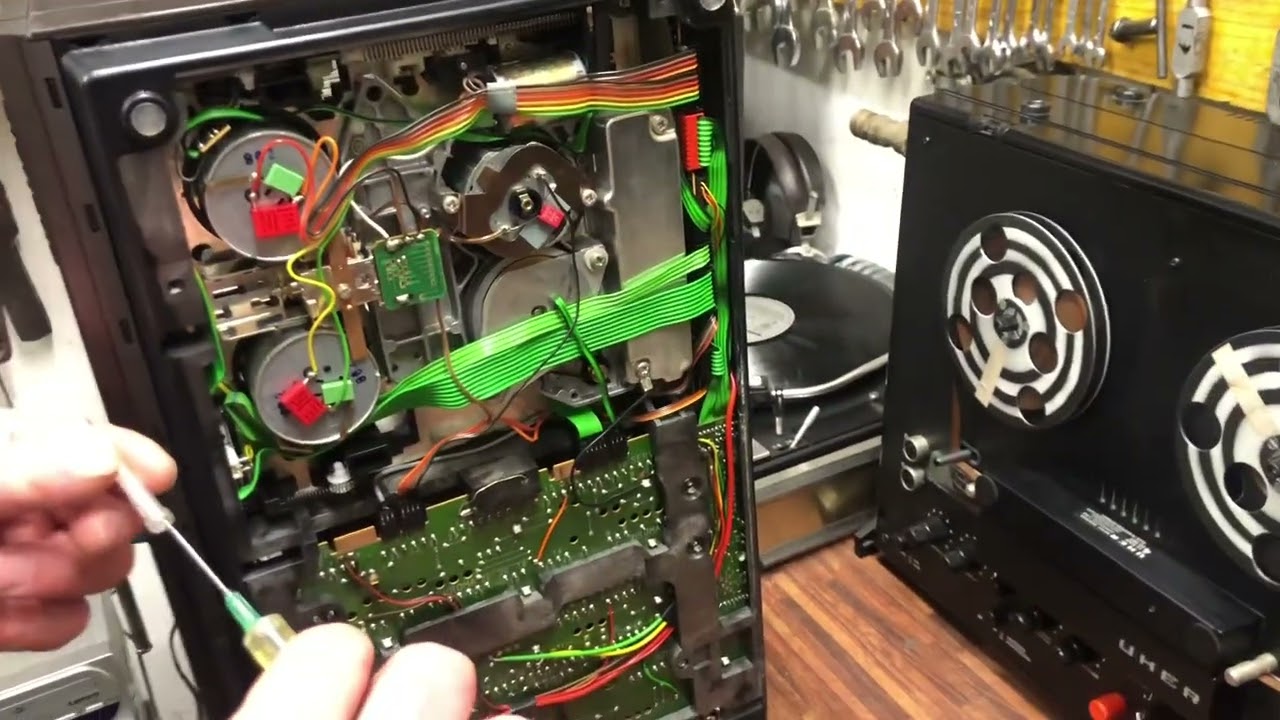 Grundig Video 2000 2 × 4  B.j. 1983 war defekt, eine Reparatur war nötig￼ ￼( Siemens FM 324 )￼