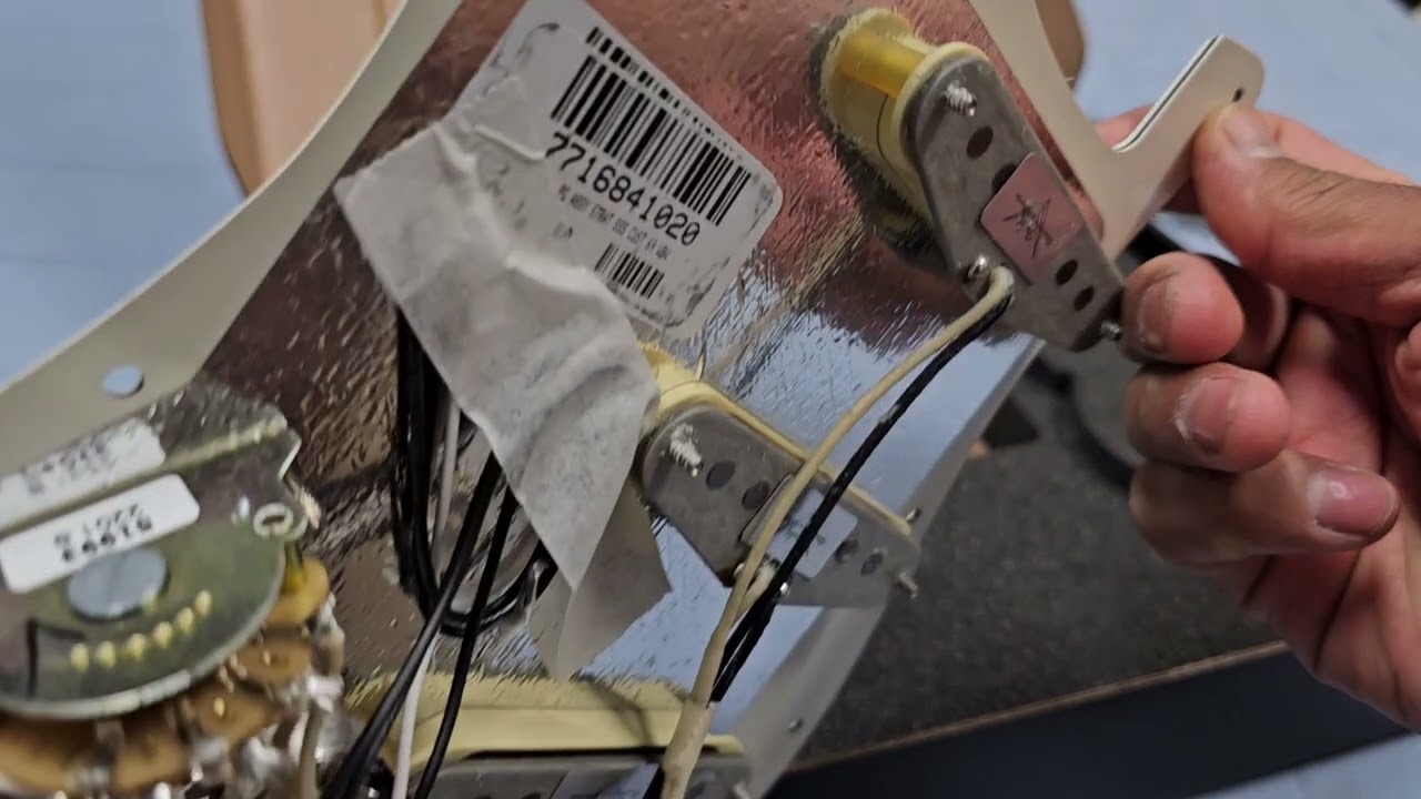 Fender Pre-wired pickguard CustomShop 69 Unboxing