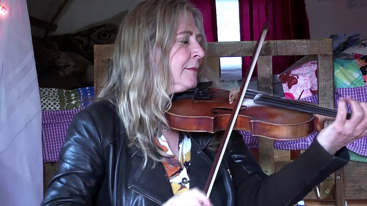 Mairead Ní Mhaonaigh with a Donegal Highland and Reel for Gypsy Wagon TV