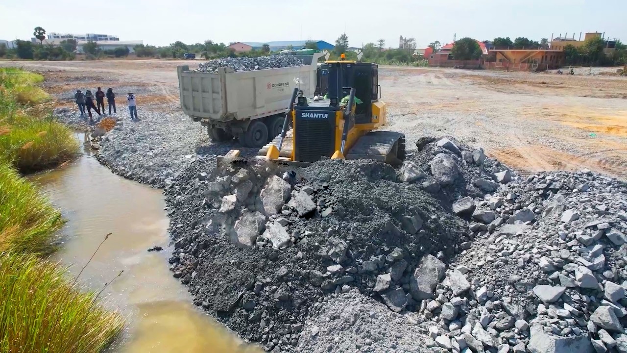 Skill Bulldozer please store Leveling Gravel Dongfang Dump Truck Unloading Road Construction