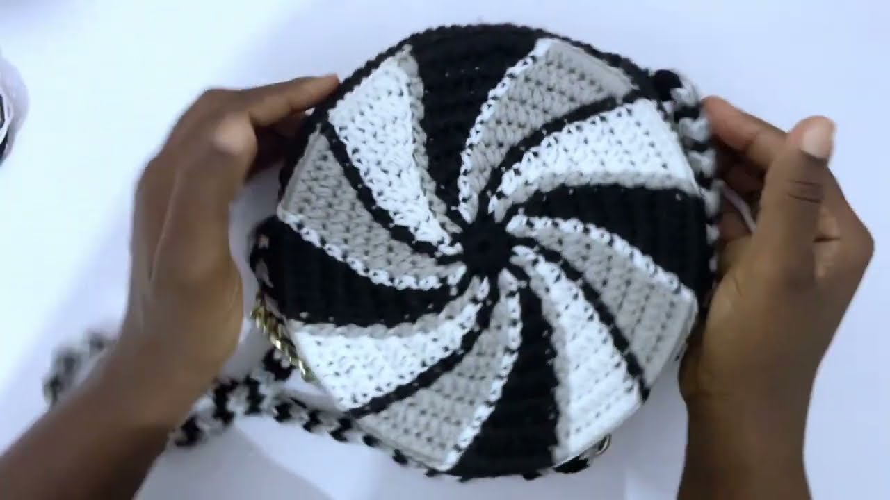 How to add a ZIPPER to crochet round bag [part 2 of the bag tutorial] plus how to make the strap
