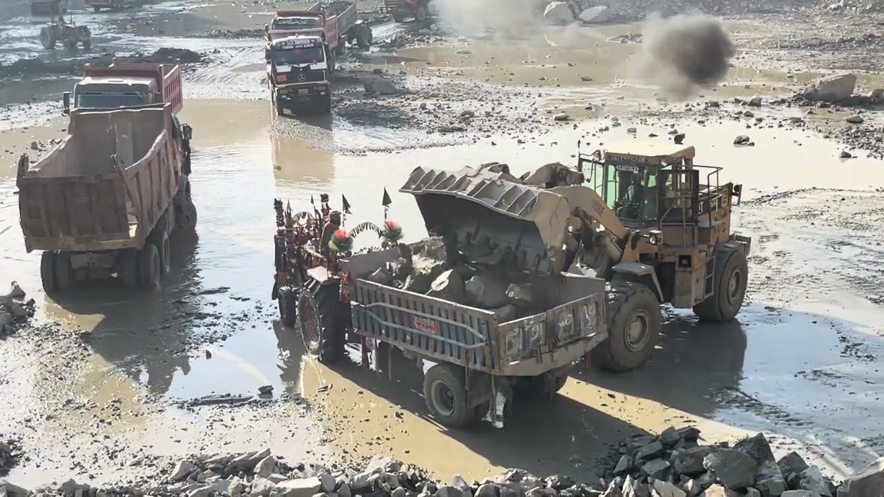 &bull; Heavy Machine Loading in Action 💪 &bull; Massive Equipment Loading &ndash; Satisfying Process &bull; 
