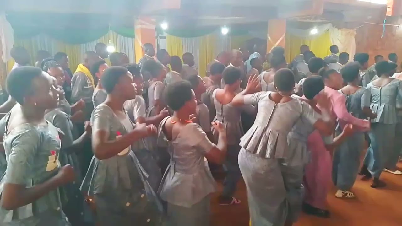 WIMBO WA B.MUKASA UKIIMBWA NA KWAYA YA BURUNDI WAKIWA KIGOMA TANZANIA
