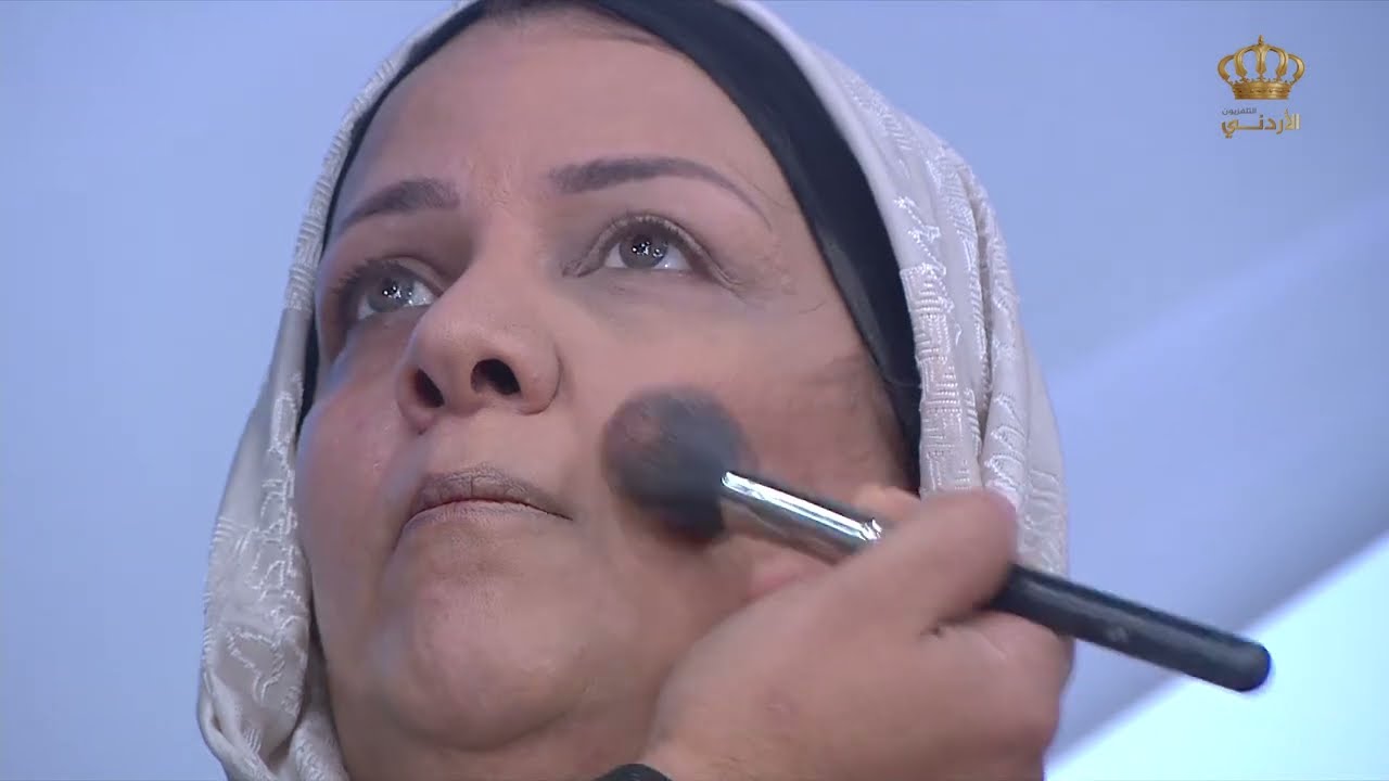 مكياج خاص لكبار السن مع نور عريضة