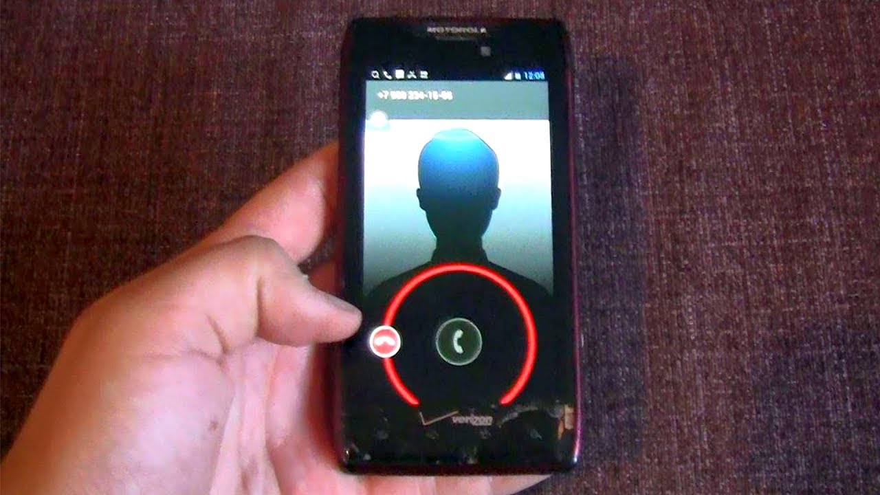 Motorola DROID RAZR incoming call