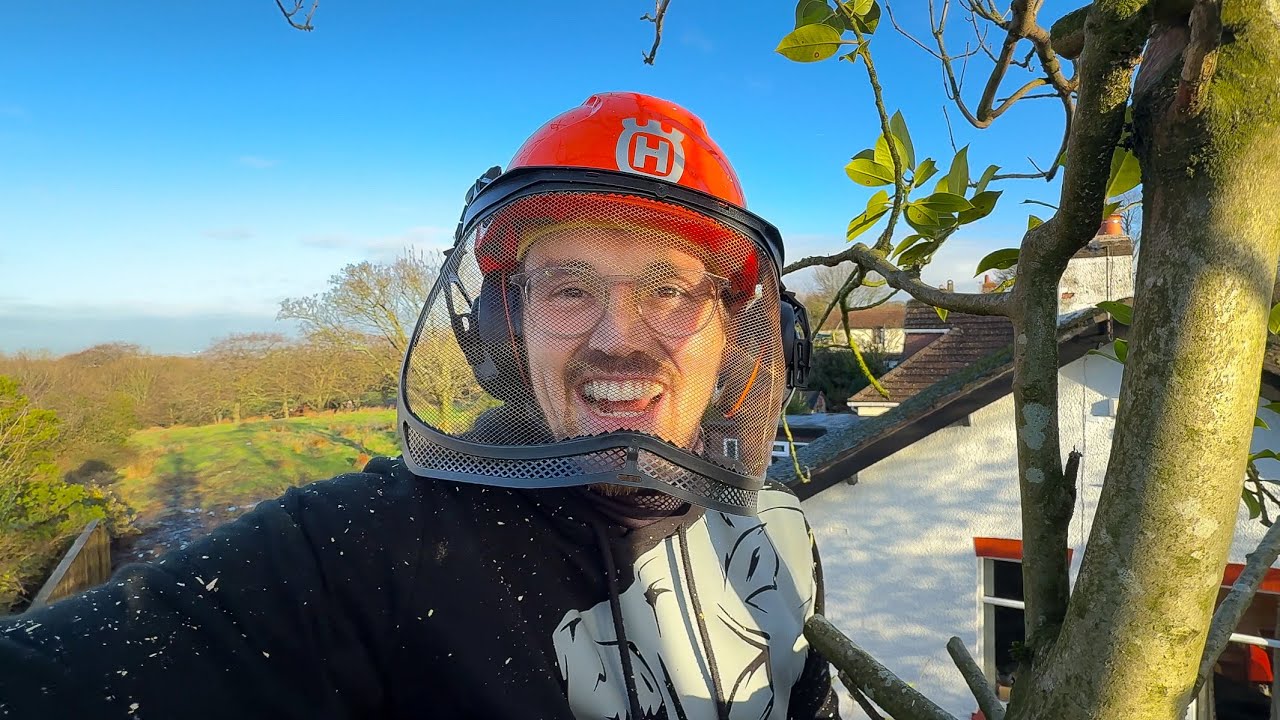 Chainsaws, Hospital Visits And A Wedding! - The Ultimate Weekend Vlog! 🌳 🏥 💒 