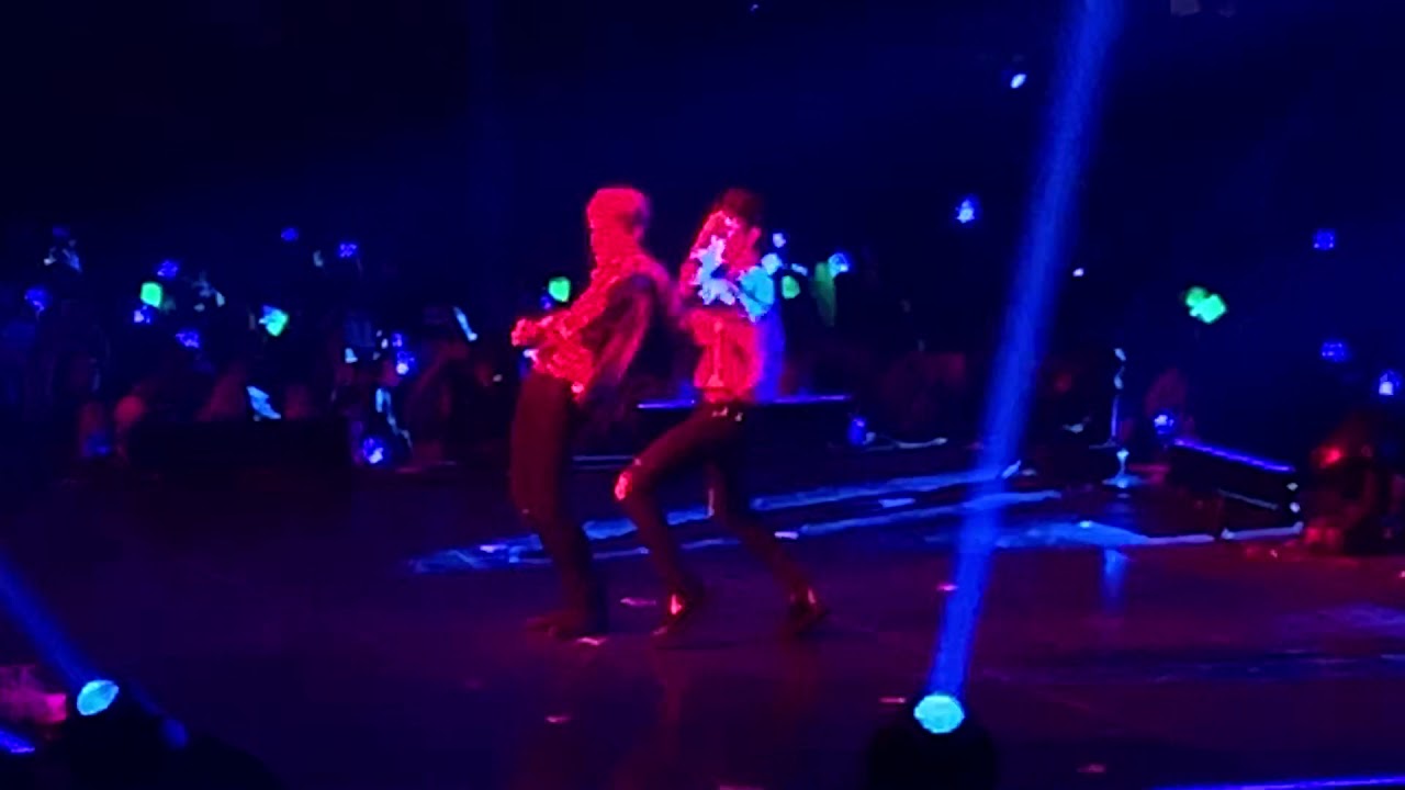 191119 SuperM: We are the Future Live @ NYC Madison Square Garden - Taeyong + Ten - Baby Don’t Stop