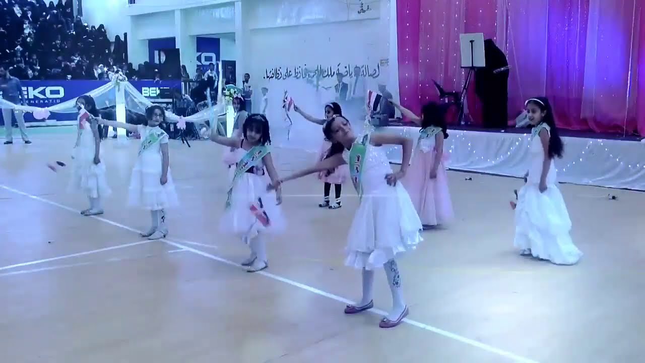 اغنية ( احمي اليمن يارب ) اداء رائع من زهرات مدارس الجودة  حفل تخرج قسم الميكروبلوجي