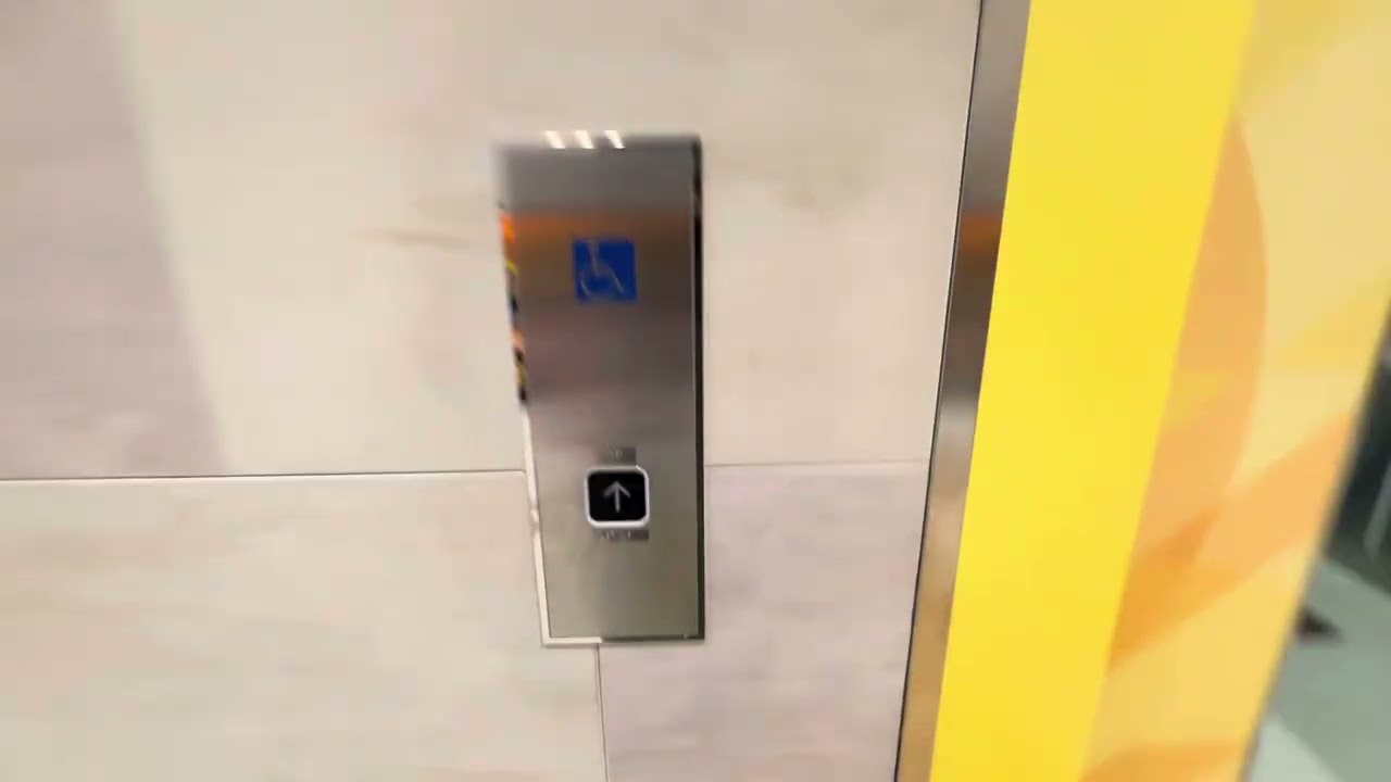 アリオ上尾店のエレベーター東芝製