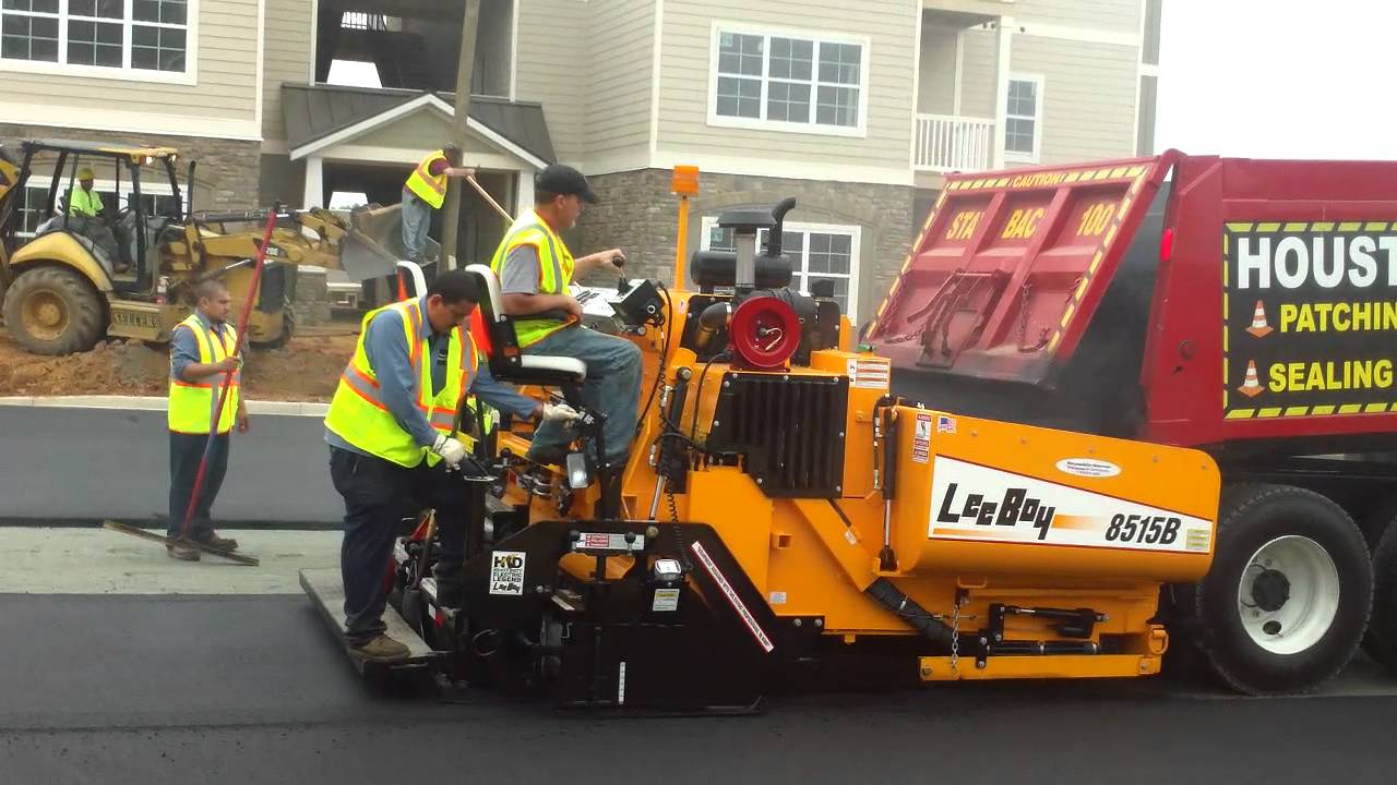 LeeBoy's NEW HD Electric Legend Screed