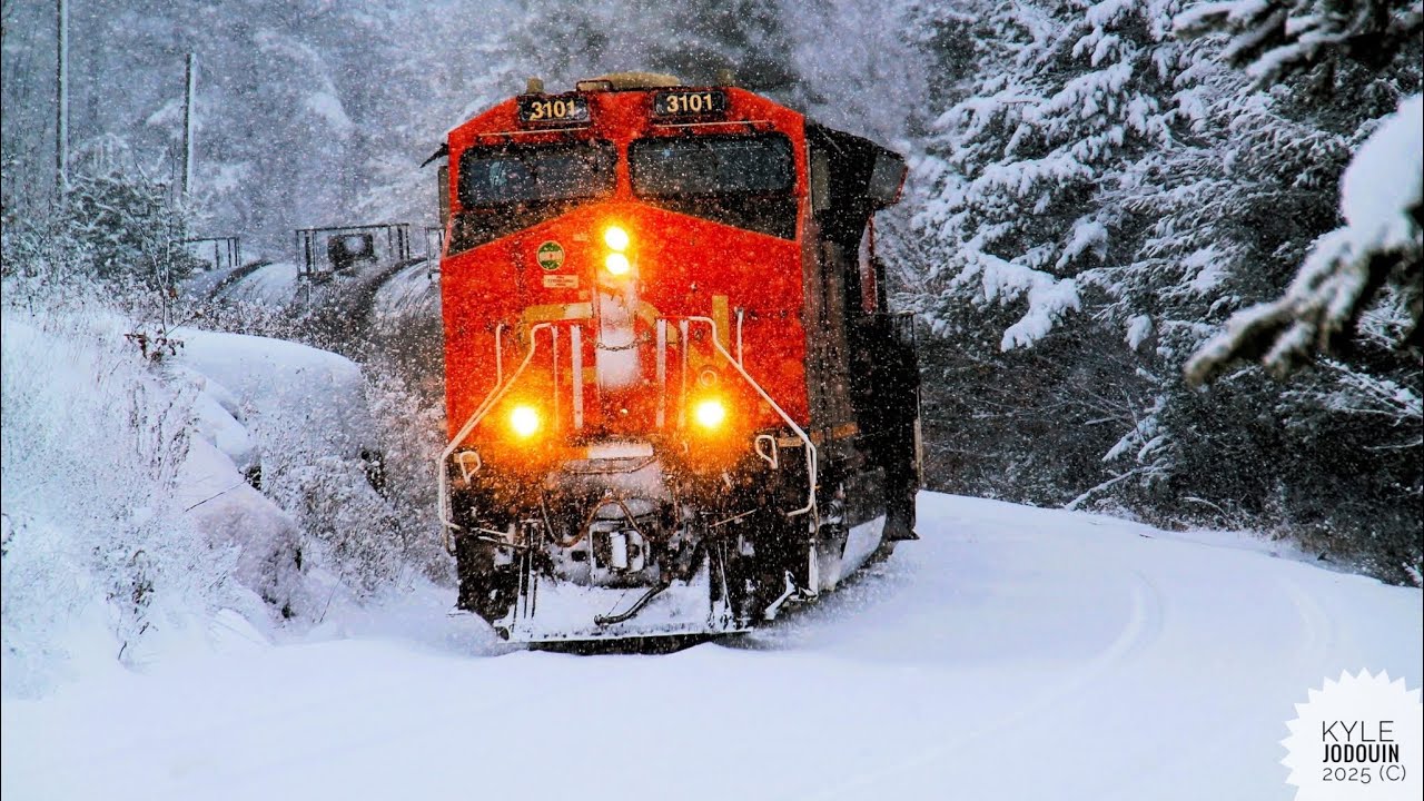 CN Southbound 314 CN 3101 at Boyne & Reynolds in Parry Sound Ontario 11,30,2025