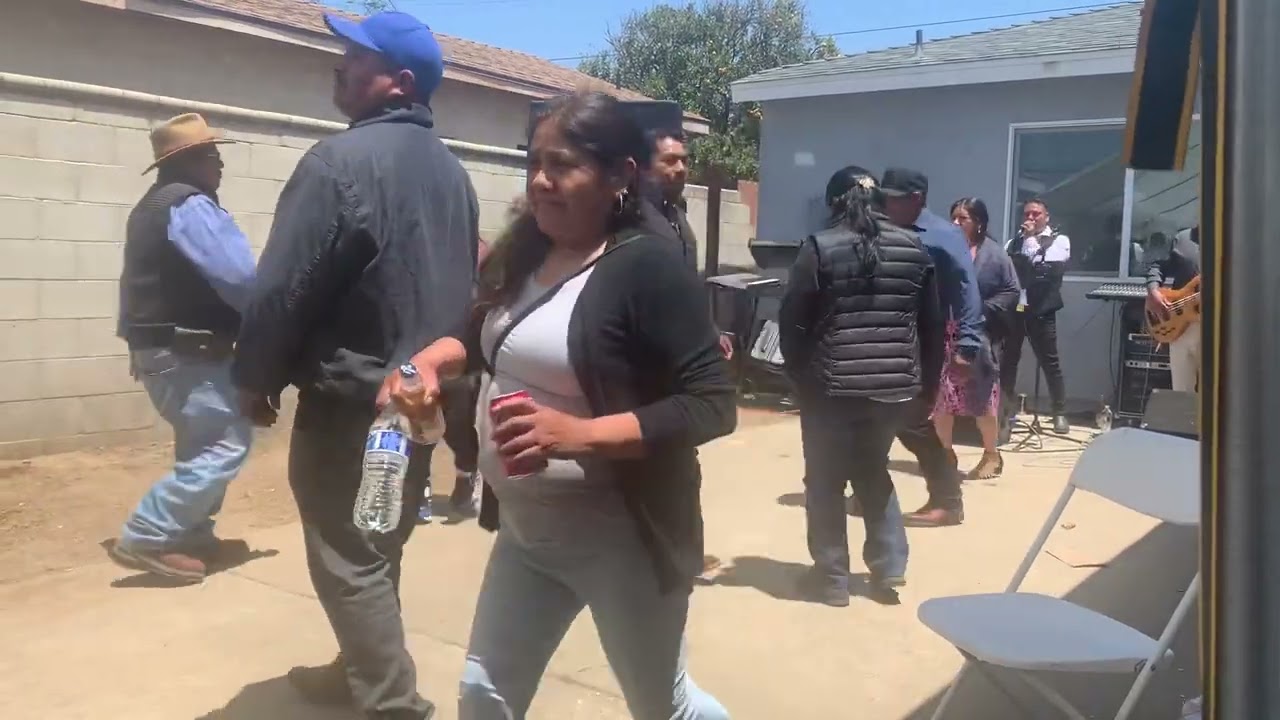 Los 3 García  tocando  chilena  ntikushi  en Santa María California