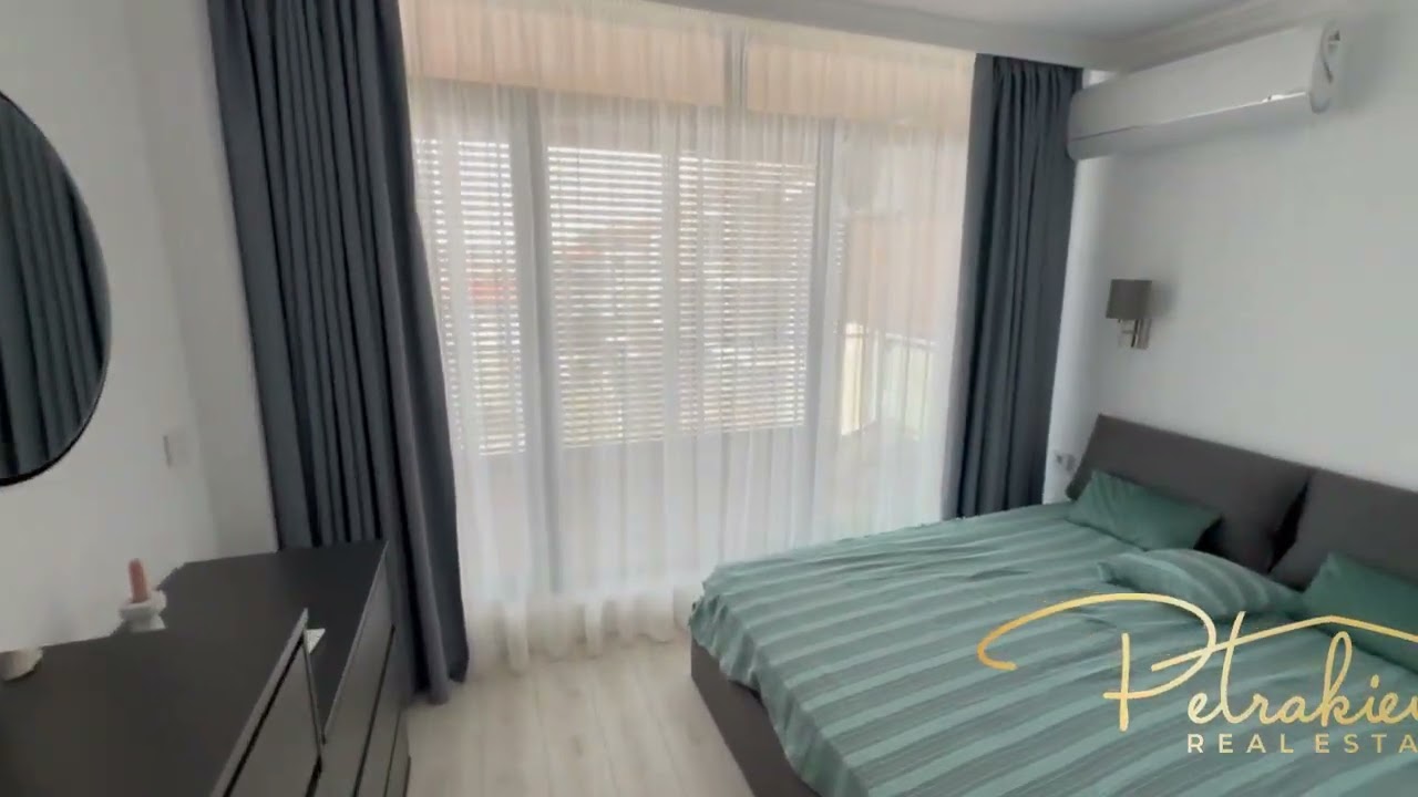 Луксозен двустаен апартамент на първа линия с фронтална морска панорама до Марината на Св. Влас