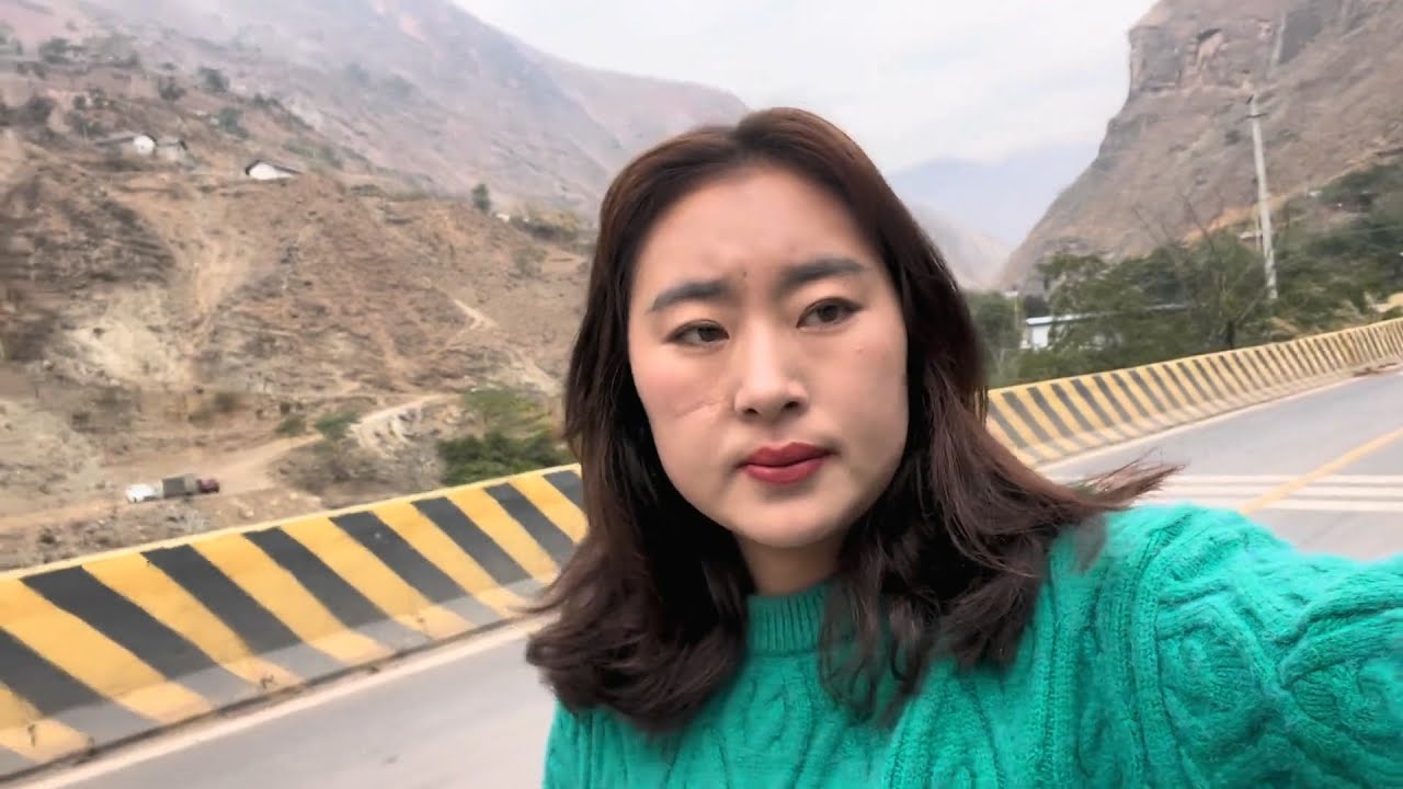 小花在工地上上班第五天就发现怀孕了，干活太累了一天到晚抱水泥【悬崖村熊二】